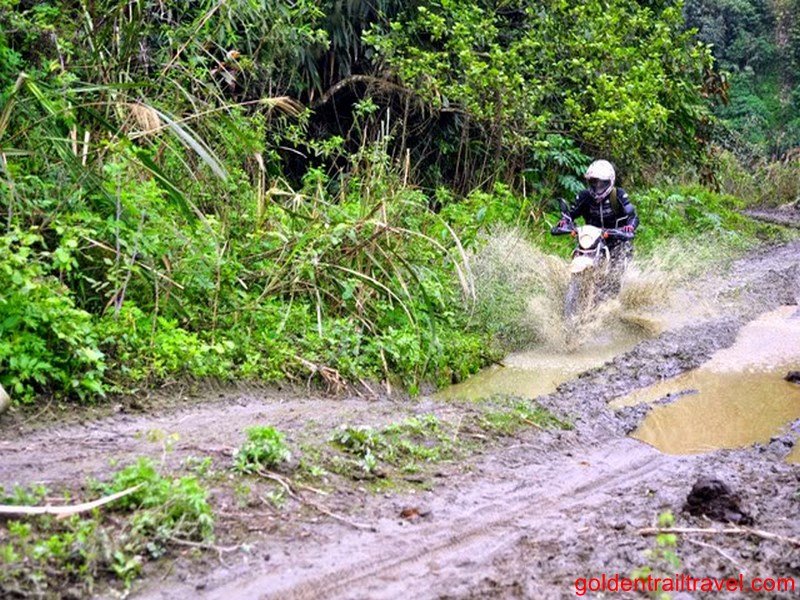 Roof Roads 6 Days Vietnam Motorbike Tour: GTT603